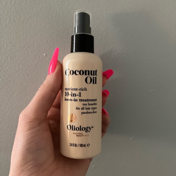 Coco Magic Detangling Mist & Coconut Oil Leave In Treatment Set - Picture 3 of 4